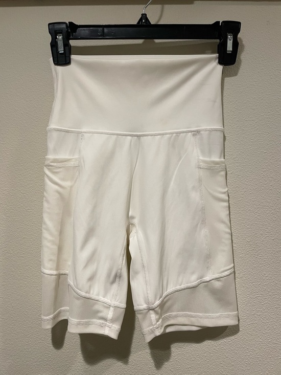 aerie Pants - aerie High-Rise White/cream Bike Shorts with Side Pockets. Sz S